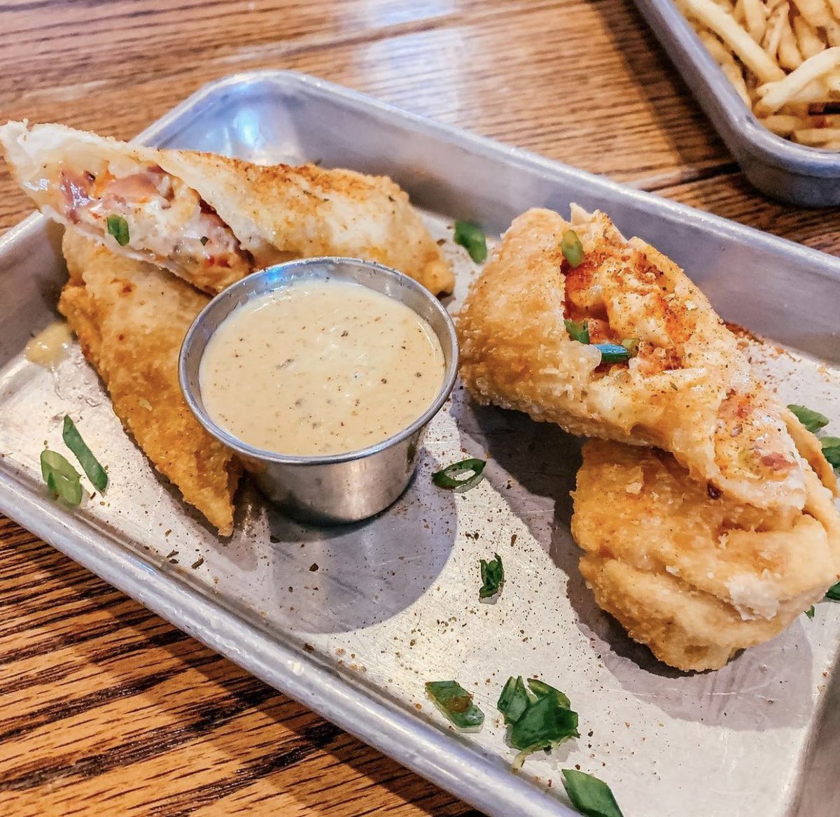VeniceKitchenOx's tweet photo. Join us for date night tonight and enjoy our crowd favorite crawfish rolls! #datenight https://t.co/H9esRbKlzA