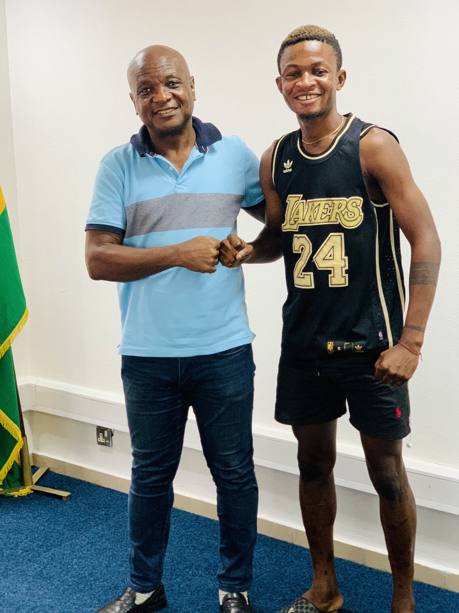OfficialRazak9's tweet photo. God Blessd the owner of Accra Hearts of Oak S.C. Togbe Afede XIV and Abdel Razak Ali ⚽️✈️🙏 together we are One ❤️🕊🔴🔵🟡 https://t.co/s2EdcFhRno
