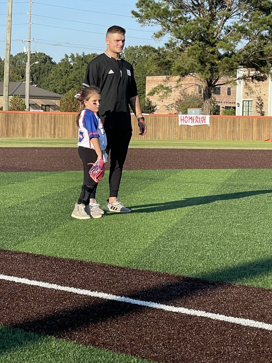 Big thanks to Logan Tanner for being so good to this crazy girl today <a href="/19LoTan/">Logan Tanner</a>