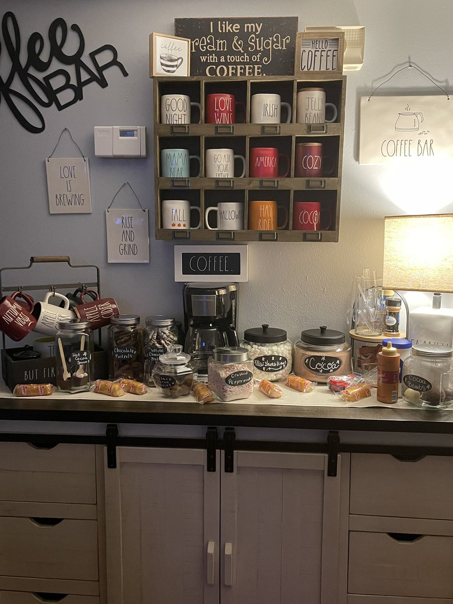 vanzandt1's tweet photo. Hey #TwitterFamily what am I missing? I’ve worked on this all day and now I can’t decide what should be added….. #Cocoa #fall #cocoabar #raedunn #Autumn #ideas #hotchocolate #marshmallows #pumpkinspice #fallyall #cocoabombs #CoffeeLover https://t.co/pOh3m0gP9g