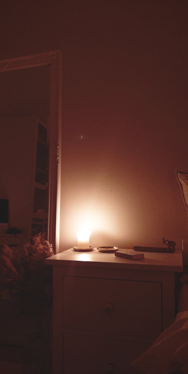 xZekiye's tweet photo. saturday night. https://t.co/BcUAGxP3MY