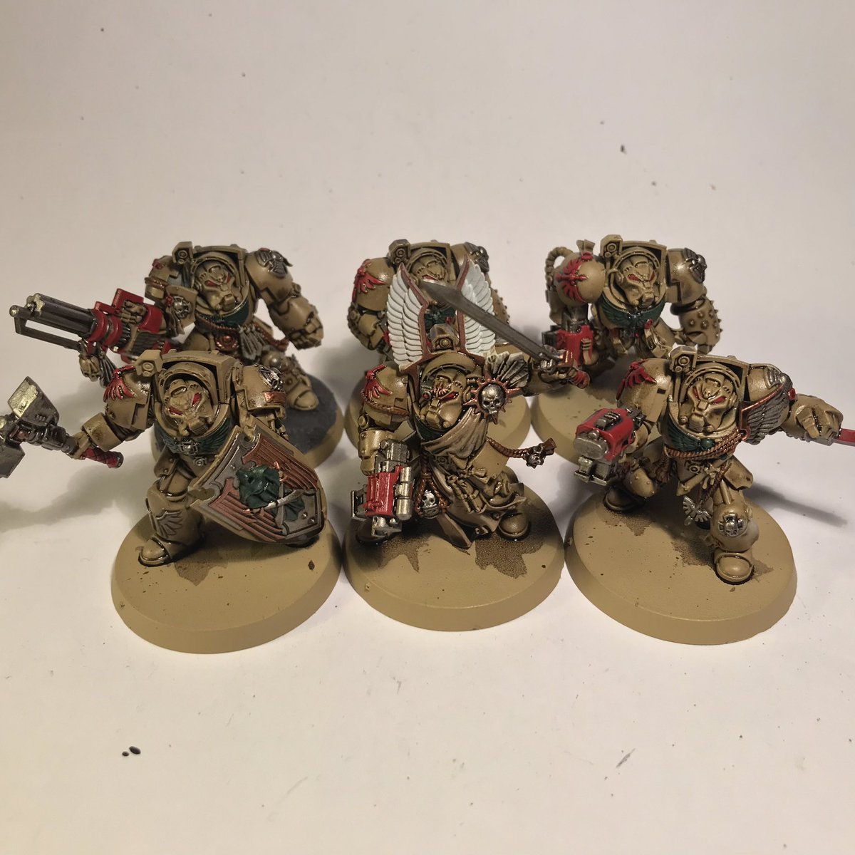 Vulkans_Forge's tweet photo. Last two additions for the complete squad 😁 gonna get the bases all done tomorrow 😃 #Warmongers #WarhammerCommunity #warhammer40k #PaintingWarhammer #DropTheBase #DarkAngels #Unforgiven #SquadGoals https://t.co/8ISjHd2NkN