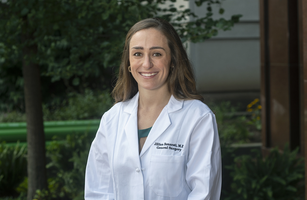 <a href="/JBonarotiMD/">Jillian Bonaroti</a>, PGY-4 GenSurg resident, from the Billiar Lab presenting at the <a href="/AmCollSurgeons/">American College of Surgeons</a> Clinical Congress describing her work using single cell transcriptomic analysis in response to elective surgery!