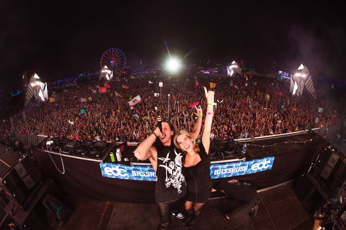 SullivanKing's tweet photo. one big happy, reckless family💜

THANK U SO FUCKING MUCH EDC VEGAS, WHAT A DREAM COME TRUE!! https://t.co/z6xQAPK2x1