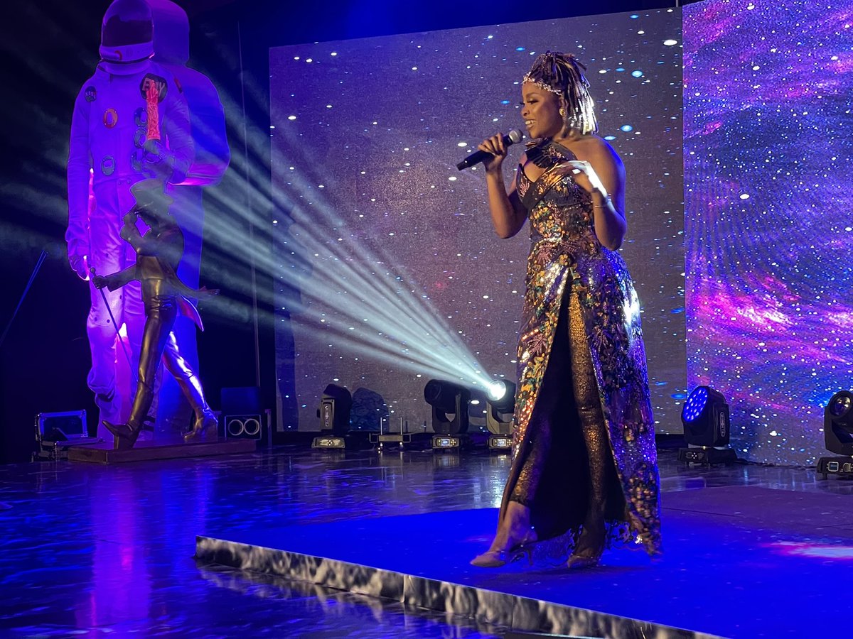 KofiAshon's tweet photo. Queen @Adina_Thembi .. What a class act! #EMYAfrica21 @JohnnieWalkerGH @EMYAfrica #DiageoEmp https://t.co/URsZK6bxWY