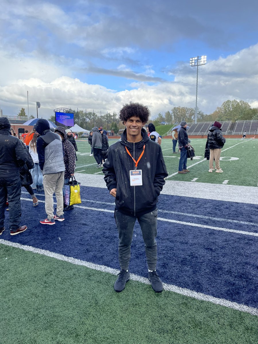 2022cdean's tweet photo. Thank you to @PStuursm and @Coach_HThompson  for having me out to check out the game. Go Hope!!! https://t.co/9cGEOy0A0F