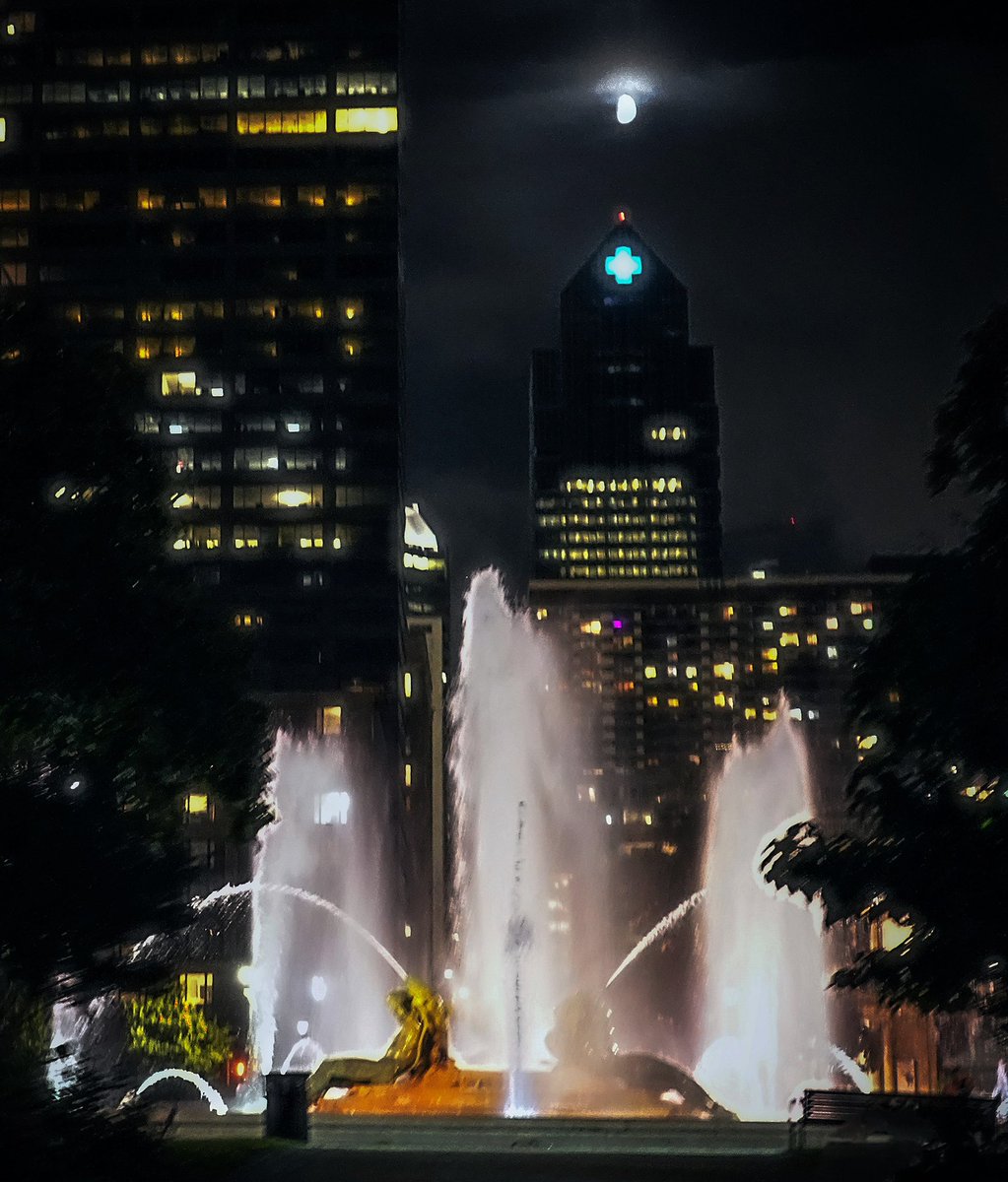Carmenino's tweet photo. Life is about not knowing, having to change, taking the moment and making the best of it, without knowing what's going to happen next.
[Gilda Radner]
#PHLphoto #phillynightwalks #phillyatnight #phillyphotographer #phillybased #phillystreetphotography #NightPhotography https://t.co/1QECe3dP7F