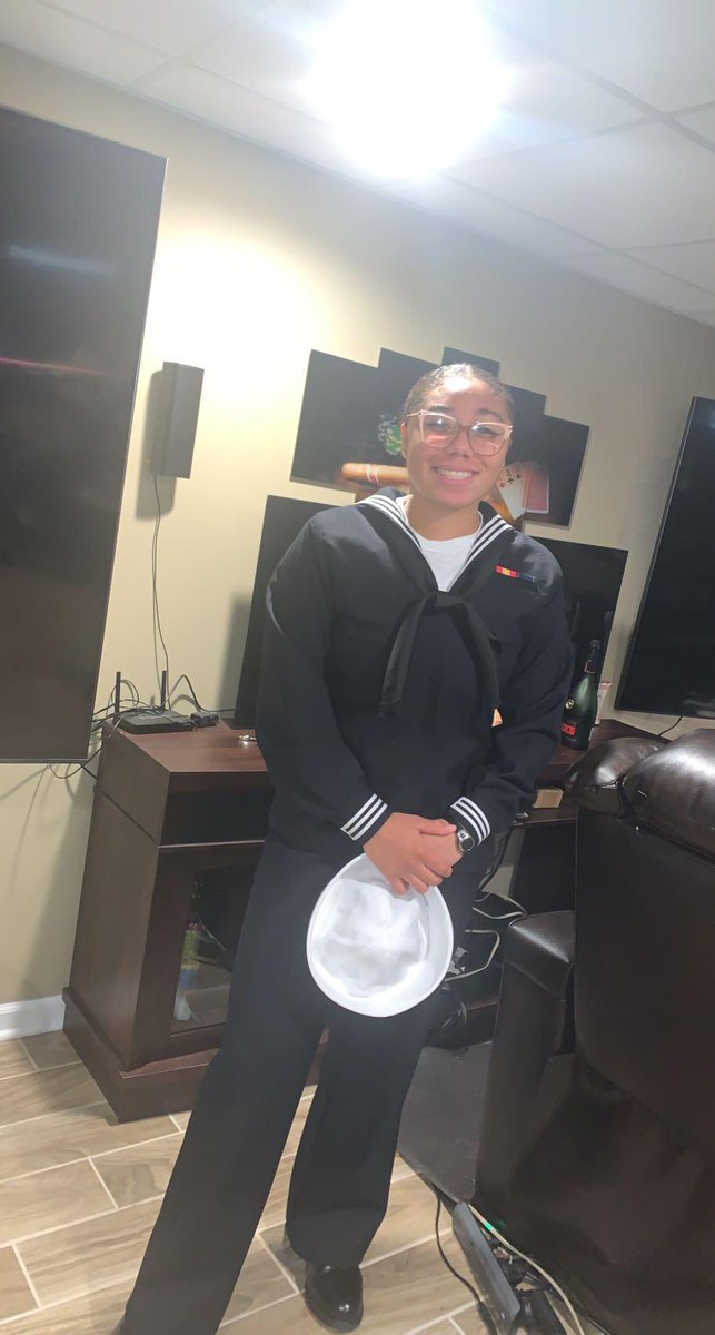 ChiHoopsExpress's tweet photo. Alum Zyerra Stafford '20' finished up Navy Boot camp at Great Lakes - Off to school this Sunday.  Congratulations @ZZyerra 🏀❤️ https://t.co/shKhnZTKJi
