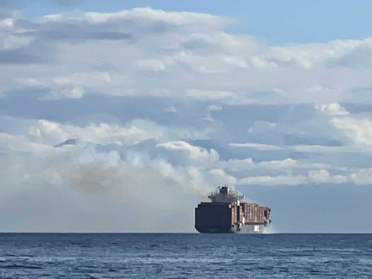 npescod's tweet photo. Here are a couple more photos of MV Zim Kingston on fire near Victoria. 

📸 Scott Fee (@ScottFee_)/CHEK News 

More details on @CHEK_News: https://t.co/iOD5SSzZV9 https://t.co/rNSI4RXeKw
