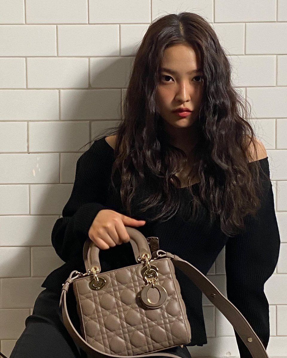 yeri looks tweet media