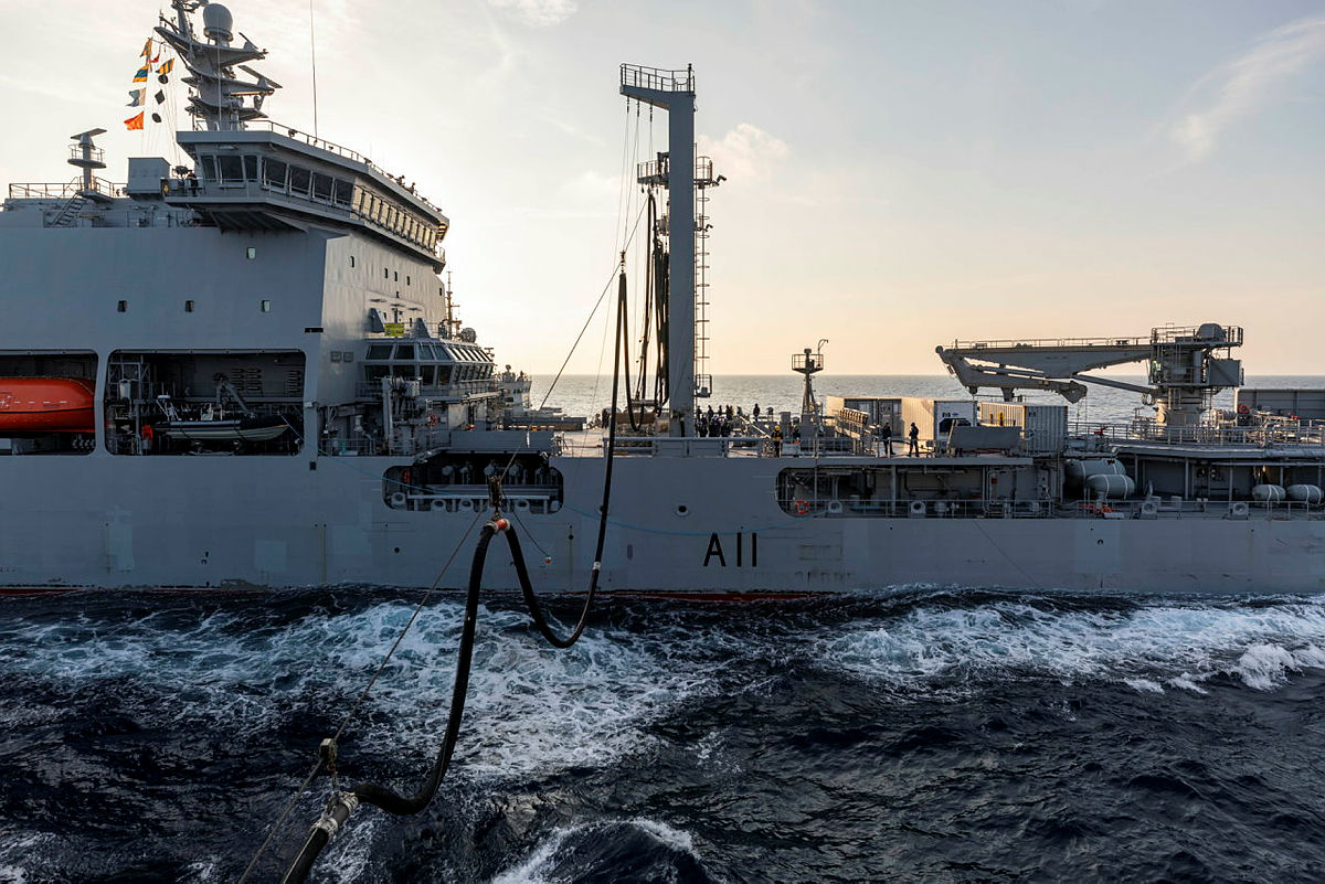 CN_Australia's tweet photo. Exercise #BersamaGold21 provided the opportunity for #AusNavy to strengthen practical cooperation & interoperability with partners in the Indo-Pacific π²πΎπ³πΏπΈπ¬π¬π§ #HMASAnzac successfully conducted a RAS with our friends from across the pond, @NZNavy's #HMNZSAotearoa. #FPDA50 https://t.co/WLDyZEyeMj