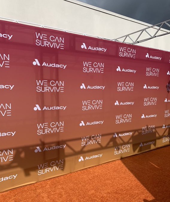 lnfoShawn's tweet photo. O tapete laranja do festival #WeCanSurvive já está pronto!
See u soon @ShawnMendes !!! 🧡 https://t.co/MVs7INasAf