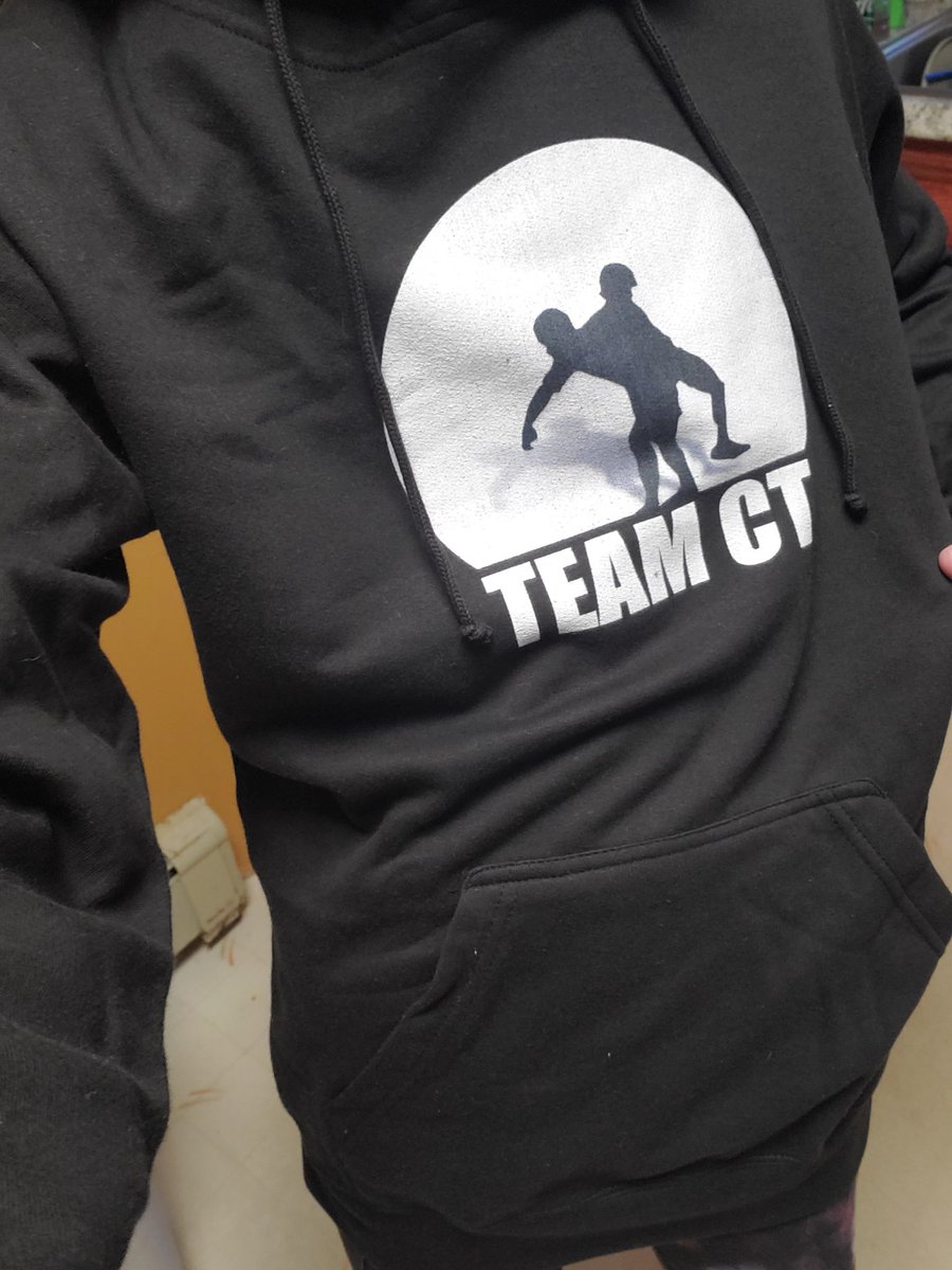 MaehoJanita's tweet photo. My husband and daughter are the best ever! My bday present just arrived and I can't wait to rock these while watching next week's episode!! @TheOfficial_CT #TheChallenge @ChallengeMTV @johnnybananas #teamct #backpack #bananasbackpack https://t.co/dfYgTL94nw