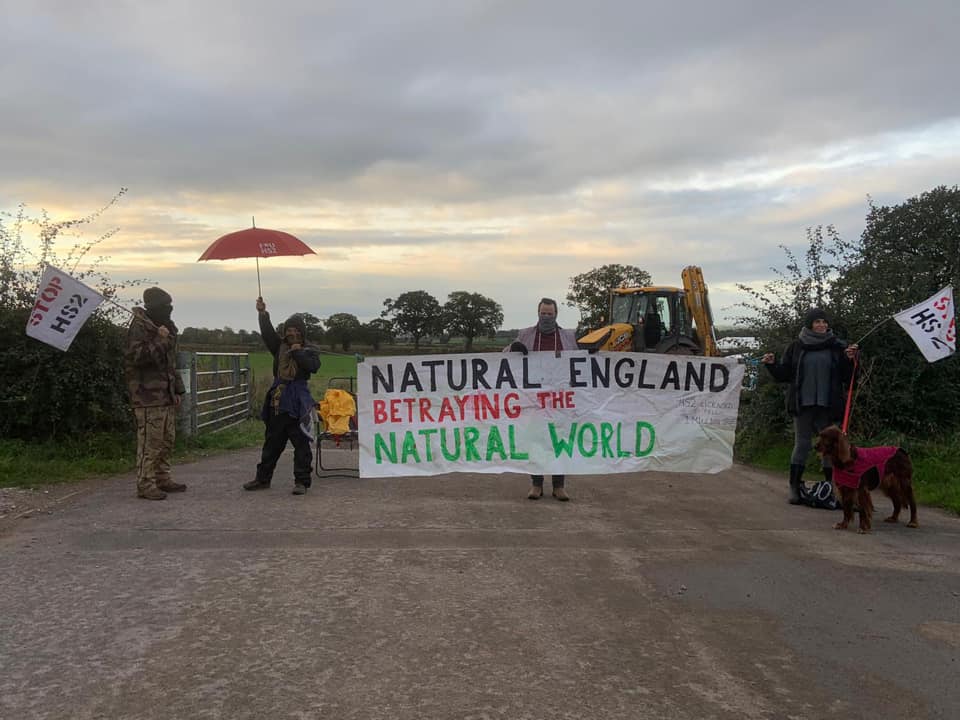 Hs2Rebellion's tweet photo. HS2 Resistance at Cotes Heath , North Staffs on Friday🌎
The #NorthernResistance keeps building ✊🏼
#StepUpToStopHS2 #HS2ForTheFew #NHSnotHS2
📷: Karen https://t.co/js6iOIAUV4