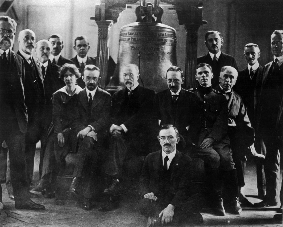 rusyn_today's tweet photo. October 23, 1918: The Mid-European Union meets in Philadelphia's Independence Hall. The Uhro-Rusyn delegation was headed by G. Zhatkovych. A declaration was signed, emphasizing self-determination &amp; minority rights. A map proposal for post-war Central Europe also featured Rusinia. https://t.co/k4ipyXObCt