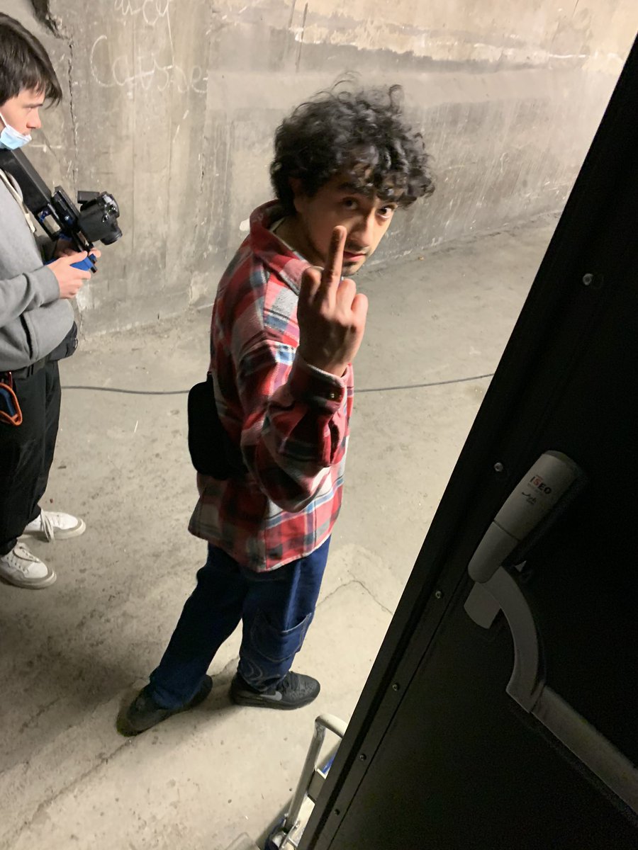 PojingRavage's tweet photo. tellement hâte que vous puissiez bientôt voir le meilleur clip de la décennie 🥺 https://t.co/2QKeUf2PO8
