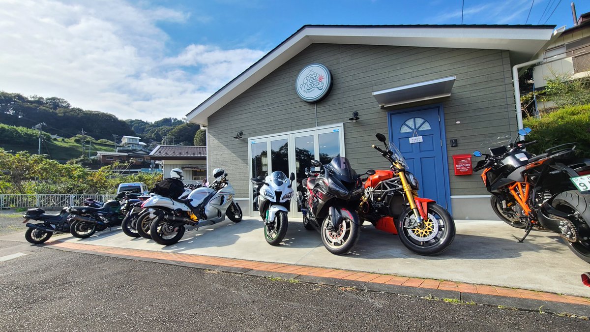 lalumiere0221's tweet photo. 今日は #RedMeteor 様へ #LALUMIERE で来ました。
また #KTM厚木 様にて新型 #SUPERDUKE1290 をお借りしてきました。

そして急遽 @liberate_sky いっちゃんと #ZX10R も合流(^-^)/ https://t.co/0P8RREKhQX