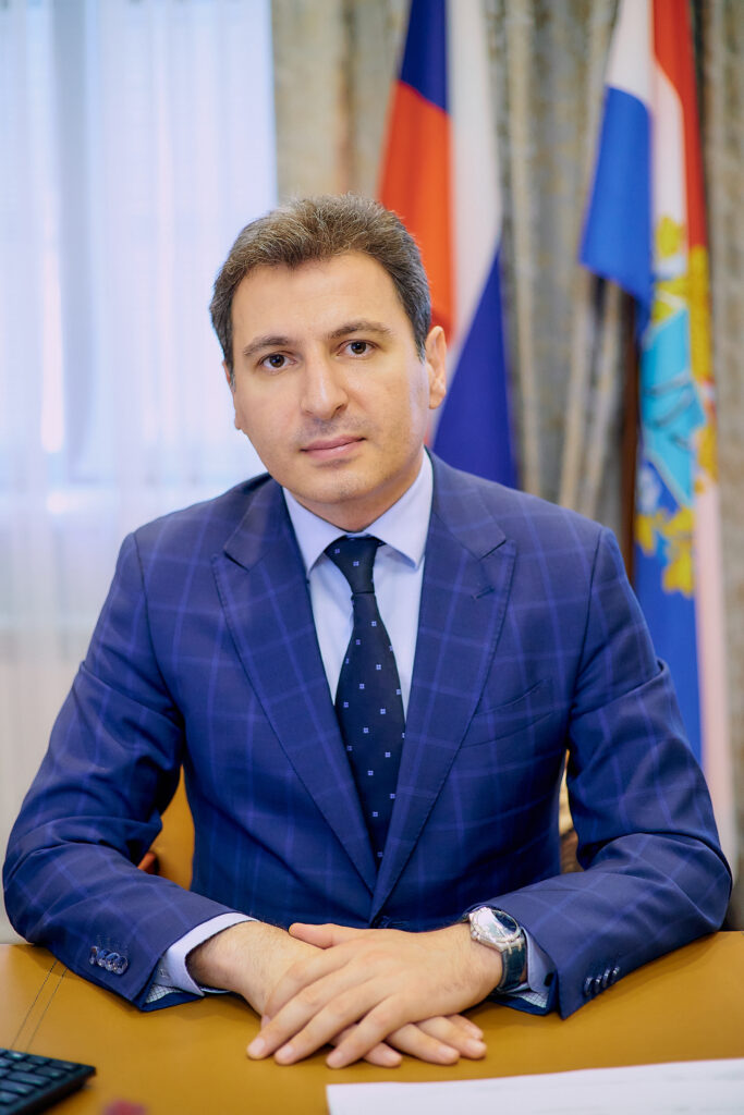 Уважаемый Армен Сисакович! Коллектив санатория "Красная Глинка" поздравляет Вас с днем рождения!Ваши знания и опыт, работоспособность и целеустремленность позволяют решать сложные задачи в этот непростой период.Желаем Вам крепкого здоровья, благополучия и всего самого наилучшего!
