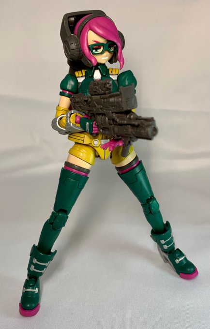 某プラモ系YouTuberさんに盛大にディスられてたガールガンレディですが可動もしっかりしてて悪くないと思ってます。顔については完全に好みの世界かなと。「眼鏡くいっ」が出来るのが個人的に一番高ポイント。 