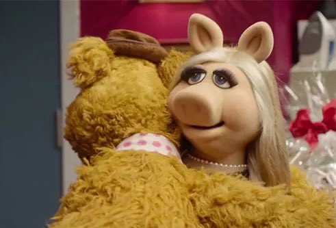DannyPellegrino's tweet photo. Looking at photos of Muppets hugging other Muppets is healing. 💞 https://t.co/sBUJNucgeR