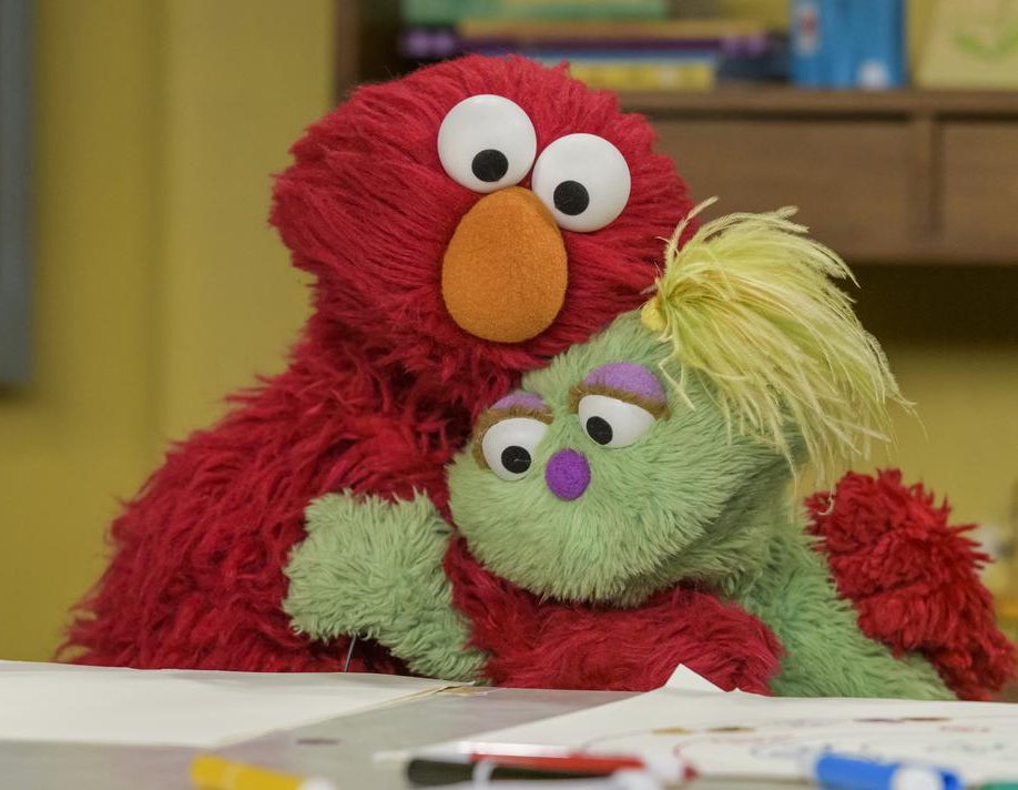 DannyPellegrino's tweet photo. Looking at photos of Muppets hugging other Muppets is healing. 💞 https://t.co/sBUJNucgeR