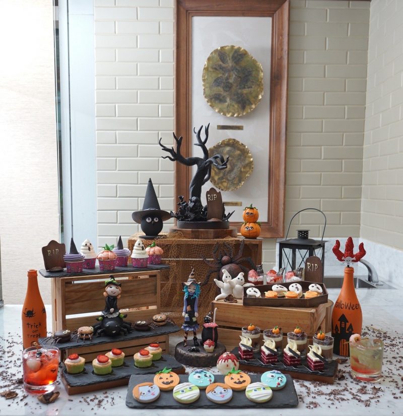 Indonesia_Expat's tweet photo. Whether you’re on a hunt for a spooky-licious brunch or haunted staycation – head down to Hotel Indonesia Kempinski Jakarta.
#brunchJakarta #halloween #HotelKempinskiJakarta #kempideli #spookytreats #spookylicious #TrickorEAT #weekendbreak
https://t.co/g7VPzwUKPM https://t.co/gI0OHCUYJ8