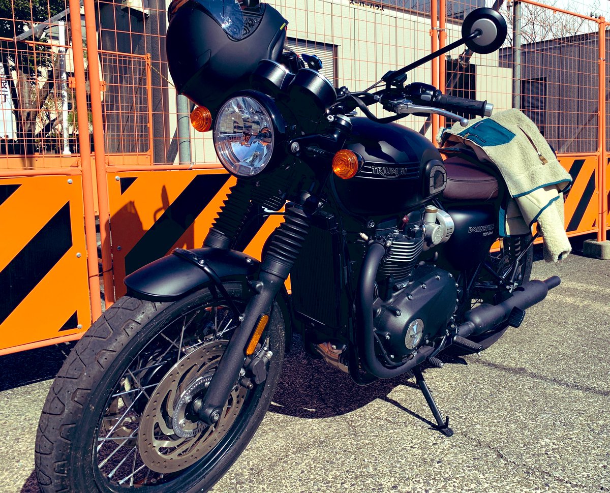 オイルランプ点灯でバイクのエンジンかからず...ロードサービス待ってるけど今日に限って暑い😇