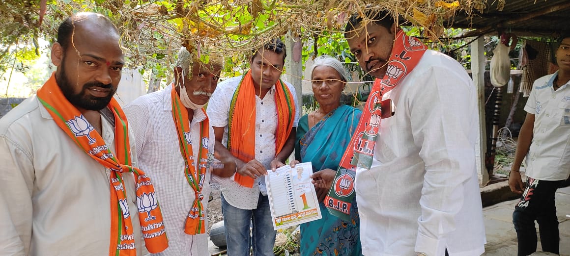 ARUN4BJYM's tweet photo. Today election campaign at jamikunta Town Krishna colony #etalarajender #bjymts https://t.co/wiXeVJtezw