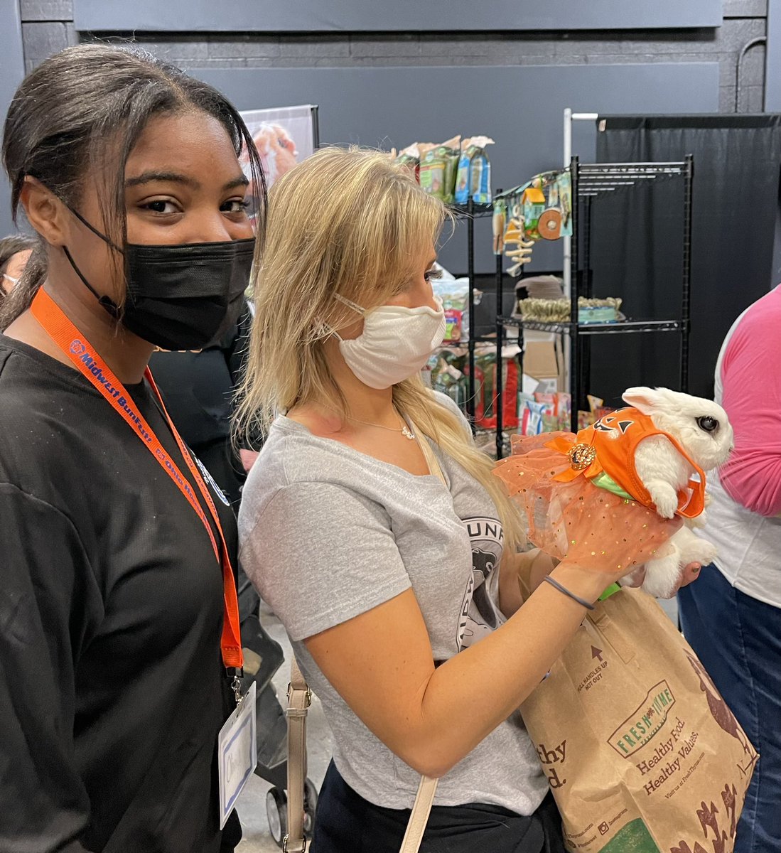 HBHSInteract's tweet photo. Bradley Interact Club volunteering at Midwest BunFest! Helping Ohio House Rabbit Rescue. 🐇 https://t.co/urD0YDlOf3