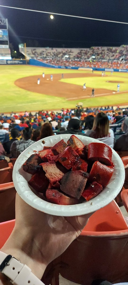 vaniakouzmanoff's tweet photo. Porque volví por ti 🎶 #bubas @AguilasDeMxli 🦅⚾️♥️ https://t.co/zDBszQgsIK