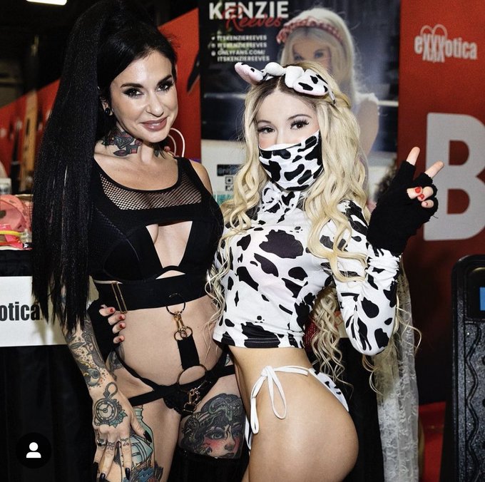 Friends share everything. Including cocks&hearts;️ @JoannaAngel @exxxotica https://t.co/CMxIanusEj<a class="tags" href="/tag/joannaangel">@joannaangel</a>