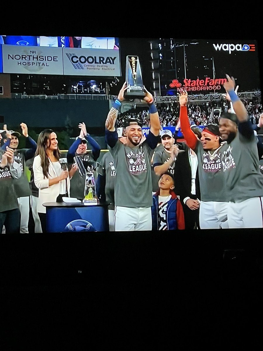 anibalacevedo's tweet photo. Con el puñeta y todo!! 😂😂😂 Más boricua que eso, imposible.  😂🇵🇷⚾️😂🇵🇷⚾️💪🏽 https://t.co/53ul2tyUy1