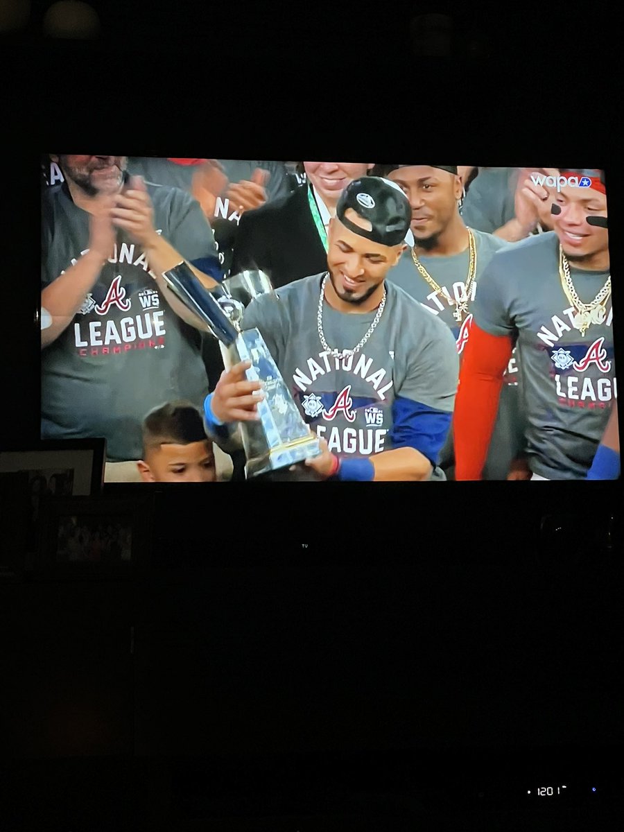 anibalacevedo's tweet photo. Con el puñeta y todo!! 😂😂😂 Más boricua que eso, imposible.  😂🇵🇷⚾️😂🇵🇷⚾️💪🏽 https://t.co/53ul2tyUy1