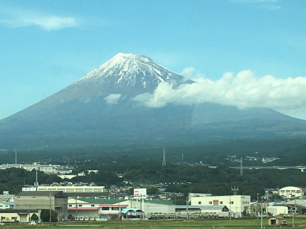 wearable_robo's tweet photo. 富士山🗻の雪化粧が綺麗に見えました。
いつか新幹線の中からMODEL Yが山道整備で活用さているところ見えないかなぁ。
#パワードウェア #ATOUN #MODEL_Y
#富士山 #雪化粧
https://t.co/SIfdYeNGjt https://t.co/wS4SRuyzRH