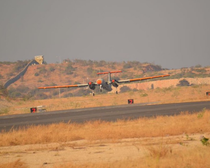 Akumar022's tweet photo. There's a total requirement of more than 75 units for #Rustom2 class UAV for surveillance and reconnaissance duties — 60 for #IndianArmy, 12 for #IndianAirForce and around 04 for #IndianNavy. https://t.co/Xz1WYkSXVD