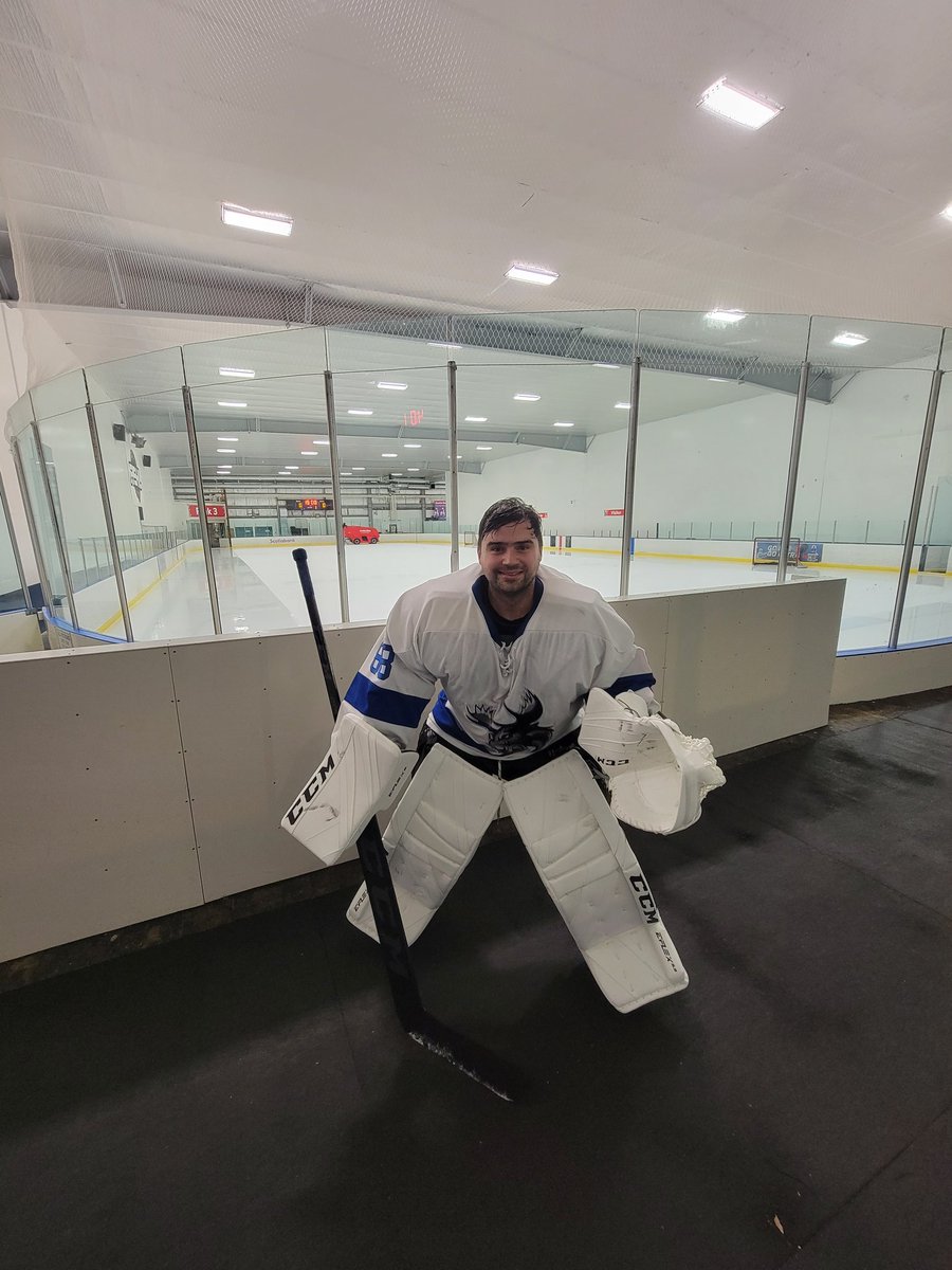 DJMARIN0's tweet photo. Big win ,feels good to be back !! Absolutely loving my @CCMHockey #EFLEX Setup!!! #CCMGOALIE #ccm @ccm https://t.co/ycwWY2HWTC