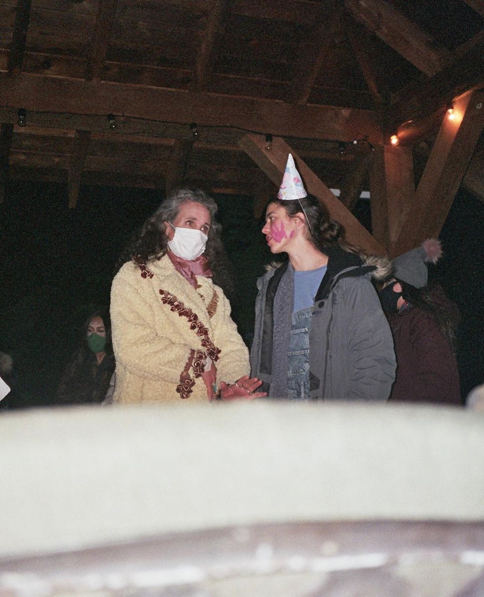 Alexa, play shoop. Everyone reading this, watch Maid. (📷: Netflix/Instagram)