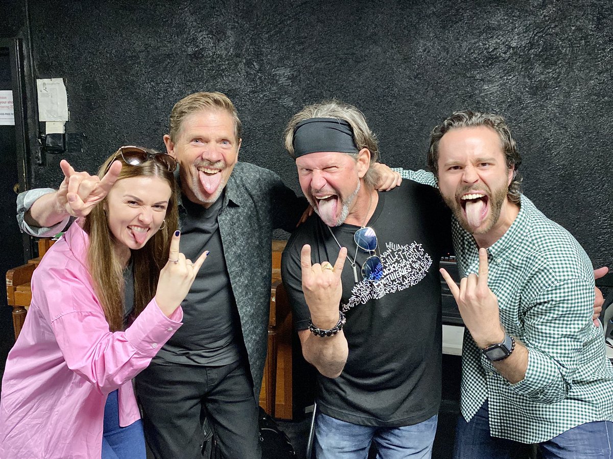 theactoraustin's tweet photo. @mikeandmindys rehearsal started 2 wks ago w/ this killer team &amp; today marks the ENTIRE SHOW LEARNED. 115 pgs, 12 original songs, &amp; all scenes in only 12 rehearsals. Our custom set is being driven up from Texas now! Let Tech Week begin! https://t.co/dF5eFt01xG 💙💜 #MikeAndMindy https://t.co/prlJOyP0xj