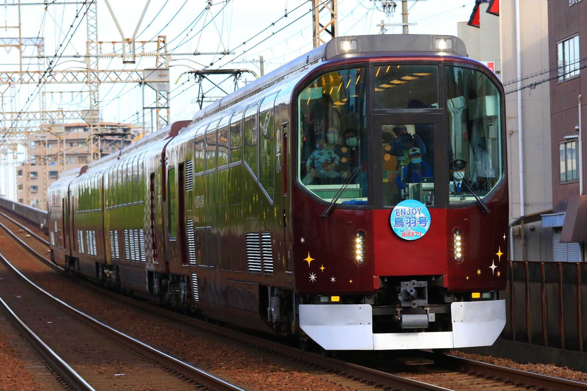 FCbG_OPVIAEC1uo.jpg:large FCbG_OPVIAEC1uo.jpg:large