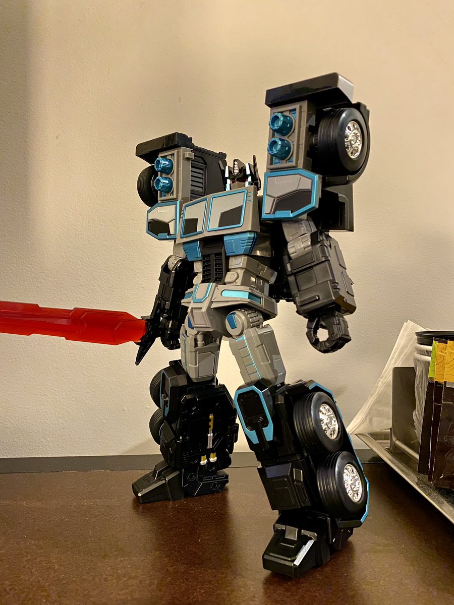 cambertron's tweet photo. One of my #TFcon hauls
Love a good figure who can bring it around town. #pelvicthrust https://t.co/5pwCroz2ll