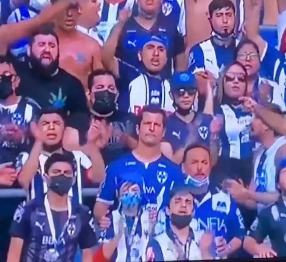 Por la cara de todos estos, parece que perdieron...
Naaaa!!! 
No jueguen conmigo...
A poco sí?
Les ganó el Necaxita?
Ligaron su 4a derrota?
🤔