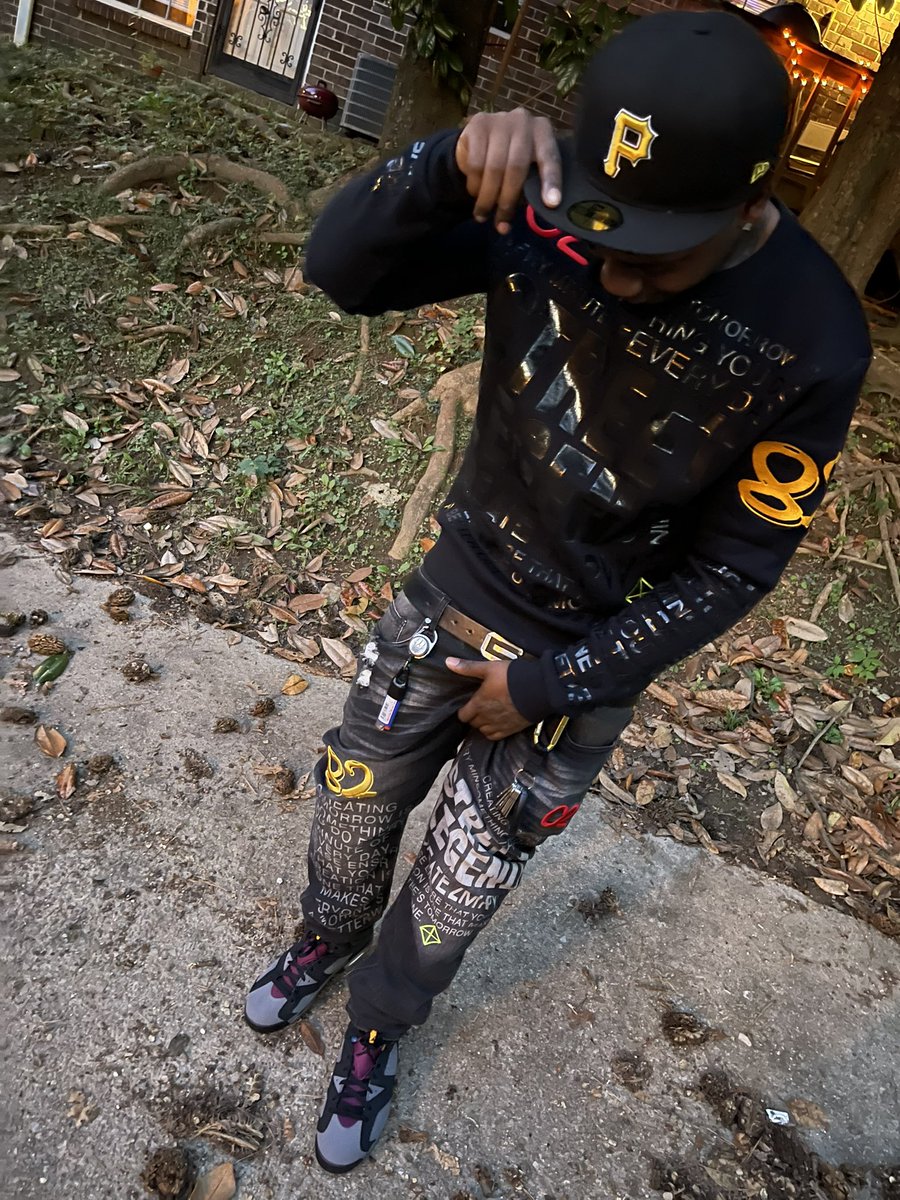 Trigga_ManDP's tweet photo. 🏚Trap or die I ain't never lived a lie Ask lake he ain't never seen me without that fire🔥Ask the streets they ain't never seen me go out sad🤙🏾Ask yo ho she ain't never seen me without a bag 💼
#ADG🌍🦅 #llmyloveones😇 https://t.co/e6ofkhBqvX