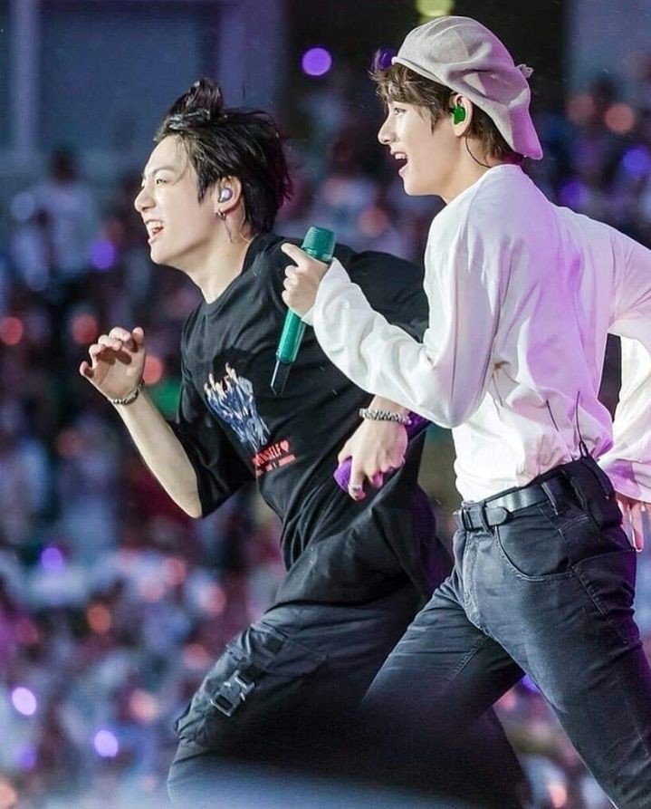 Vラに🌳に🐰🐻供給たくさんの
幸せWEEKからのPTDオンコン🎤
SCも初めてだからドキドキ😍
きっと最後のオンコン‼️次見る時はオフコン‼️オンラインでしか見れない
2人の姿を目に焼き付けたい👀 ❤
#PTD_ON_STAGE #Taekook
#JUNGKOOK #kimtaehyung
#Butter