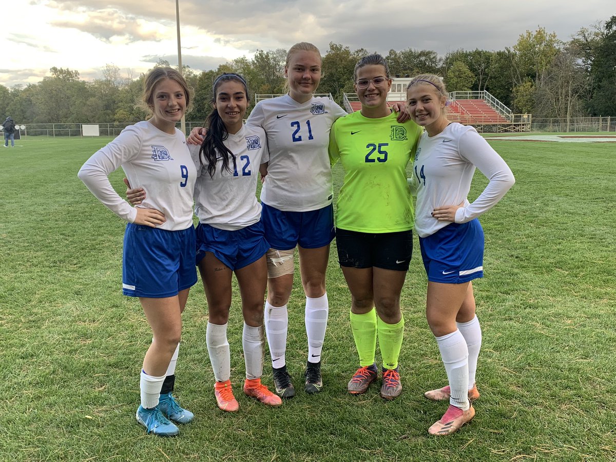 Grateful for the endless laughs and the many memories. Thank you seniors and Mari for a very memorable season! You will be missed!! 💙⚽️