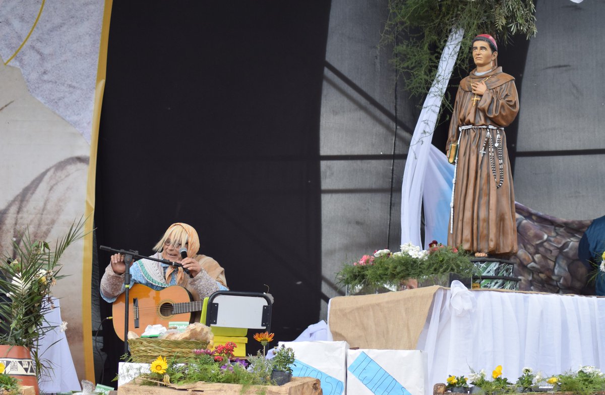 FMamertoEsquiu's tweet photo. En septiembre, cuando celebramos al nuevo beato argentino, el Grupo #Filocalia y #DoñaJovita estrenaron una chacarera dedicada al fraile Esquiú.
Te invitamos a escucharla y confiarte a su intercesión:
https://t.co/mBWgAjnOWi #BuenDomingo https://t.co/F2BsYbZK2D