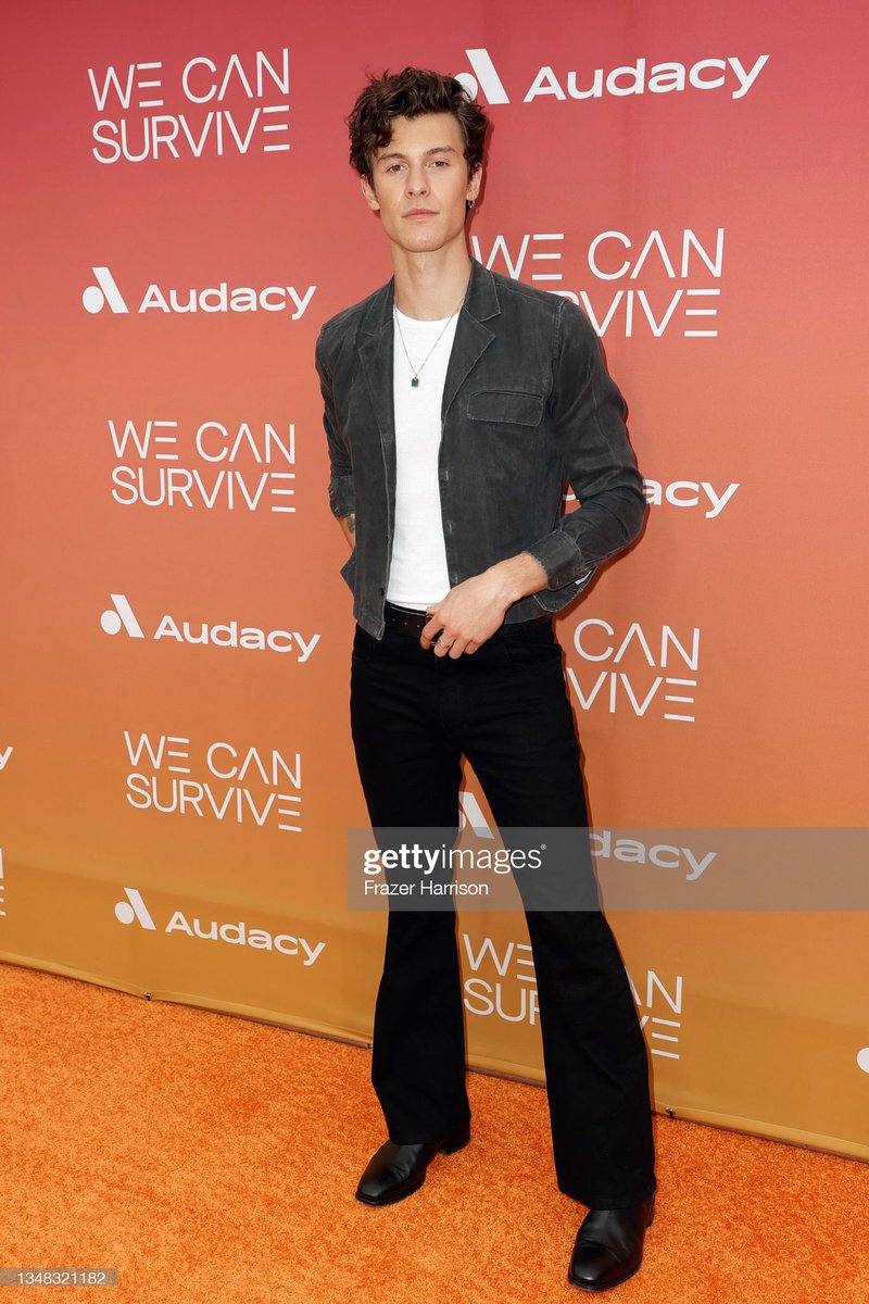 lnfoShawn's tweet photo. Look de Shawn no Orange Carpet do #WeCanSurvive https://t.co/h0E6C1fRZ4