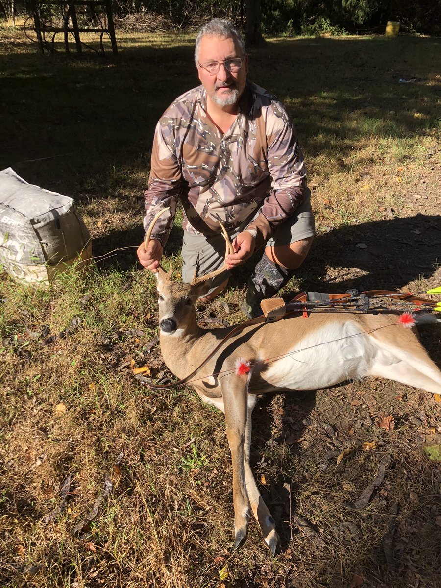 CanadianBacon_2's tweet photo. My first buck with the recurve bow! https://t.co/y3KBQpGtB6