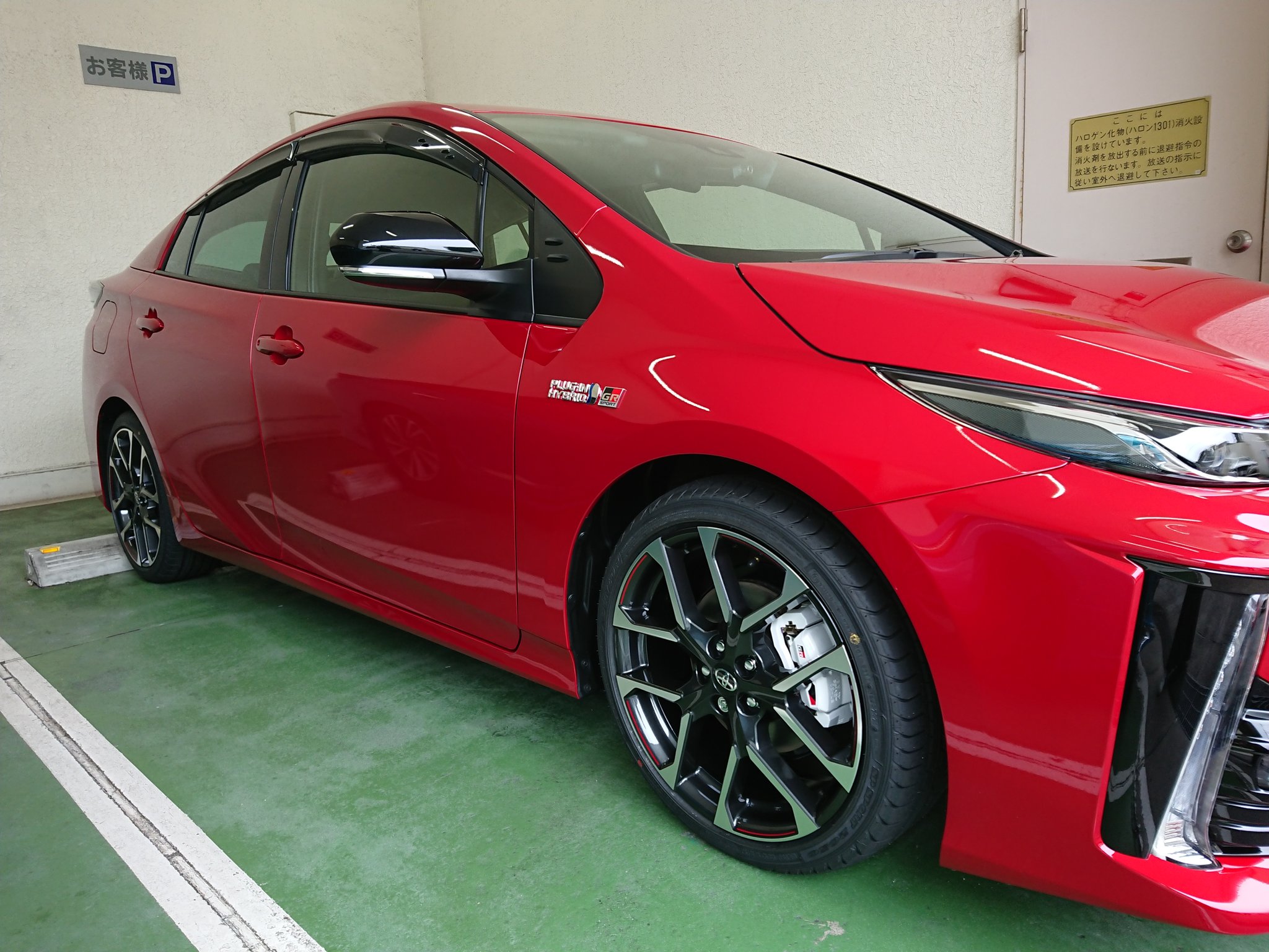 つね吉くん 車名 プリウスphv Gr Sports 長所 ちょっぴり硬めな足回り 至る所にgrのロゴがある エモい赤と黒のコントラスト 5人乗り 前は4人乗り 補助金 自動車税5年間無料 短所 ナビがスワイプ出来ない ハンドルウォーマーがない 高速道路を無性に走り