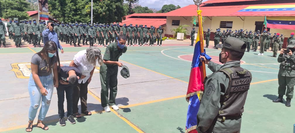 EJB_613BING's tweet photo. 🇻🇪 #23Oct || Hoy en la @61brigada se realizó Acto con motivo de la Reverencia de la Bandera del personal de Alistados del contingente Sep21, presidido por el cuidadano GB @NunezRincon Comandante de esta Unidad Superior de Ingeniería.
#codazzipresente https://t.co/Q7sFF80gfx