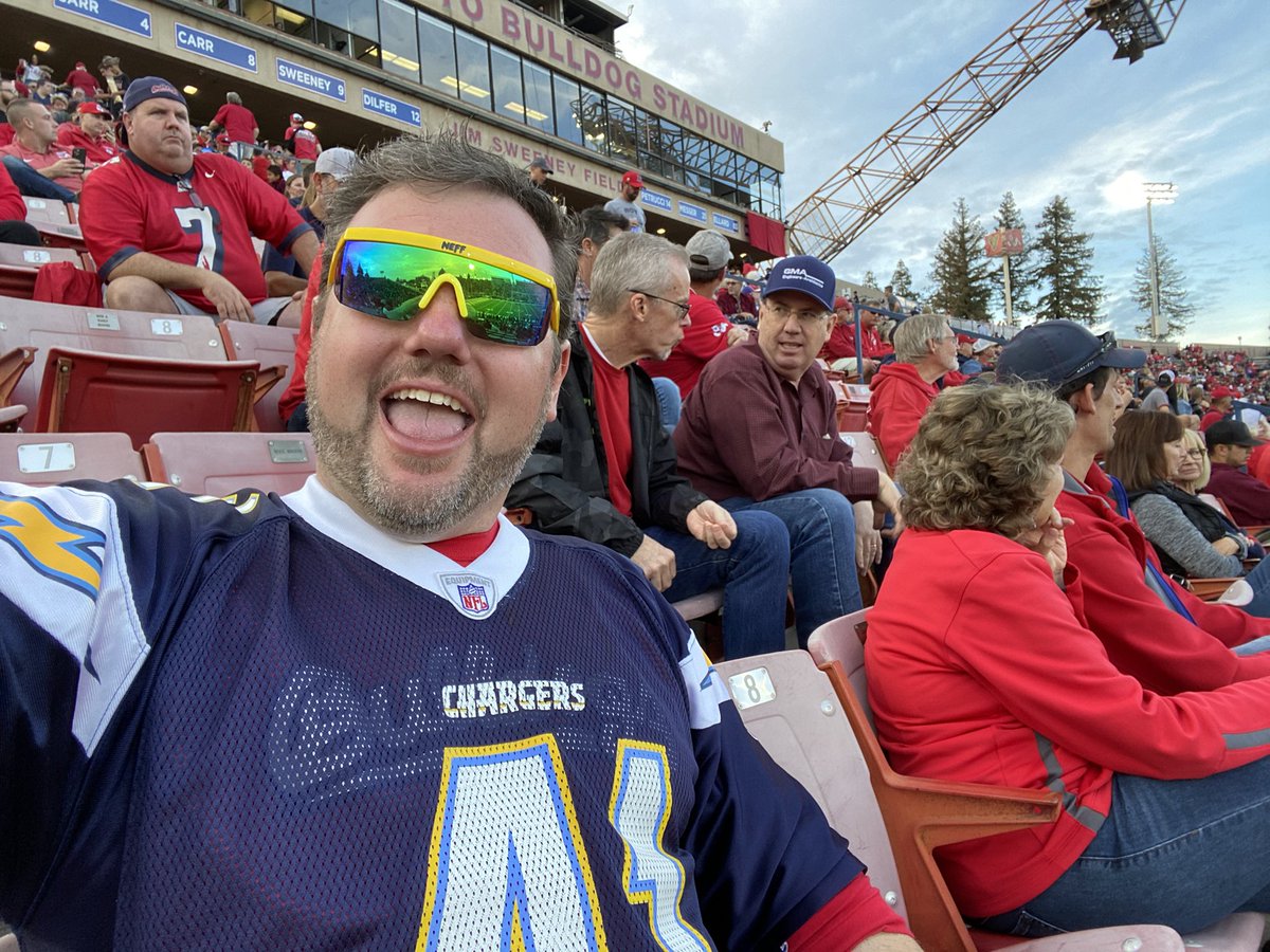 fresyoch's tweet photo. Ready for that @LorenzoNeal jersey retirement @Fresno_State, #BoltFam!!! @chargers @MountainWest @TheChargersWire @BFTB_Chargers @ChargersCountry https://t.co/a0yHnU0p29